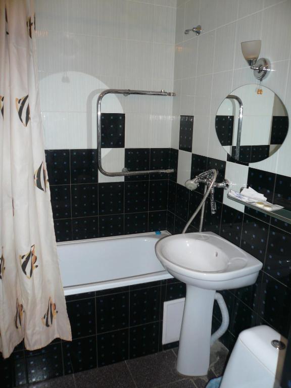 Gostiniy Dvor Hotel Vinnytsia Room photo