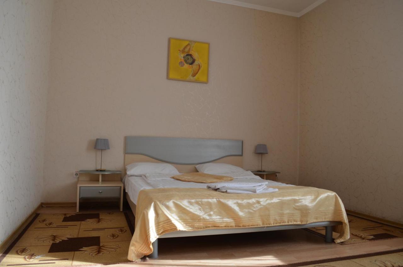Gostiniy Dvor Hotel Vinnytsia Exterior photo