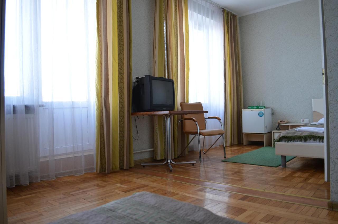 Gostiniy Dvor Hotel Vinnytsia Exterior photo