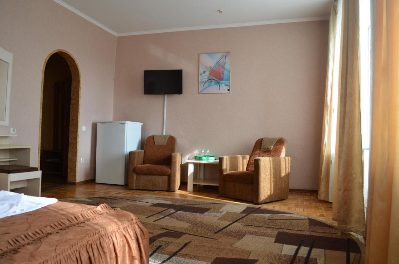 Gostiniy Dvor Hotel Vinnytsia Exterior photo