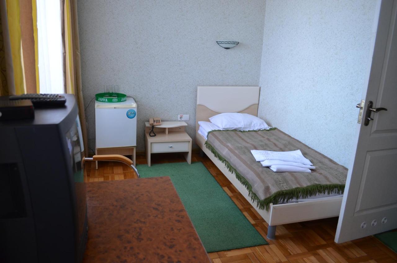 Gostiniy Dvor Hotel Vinnytsia Exterior photo