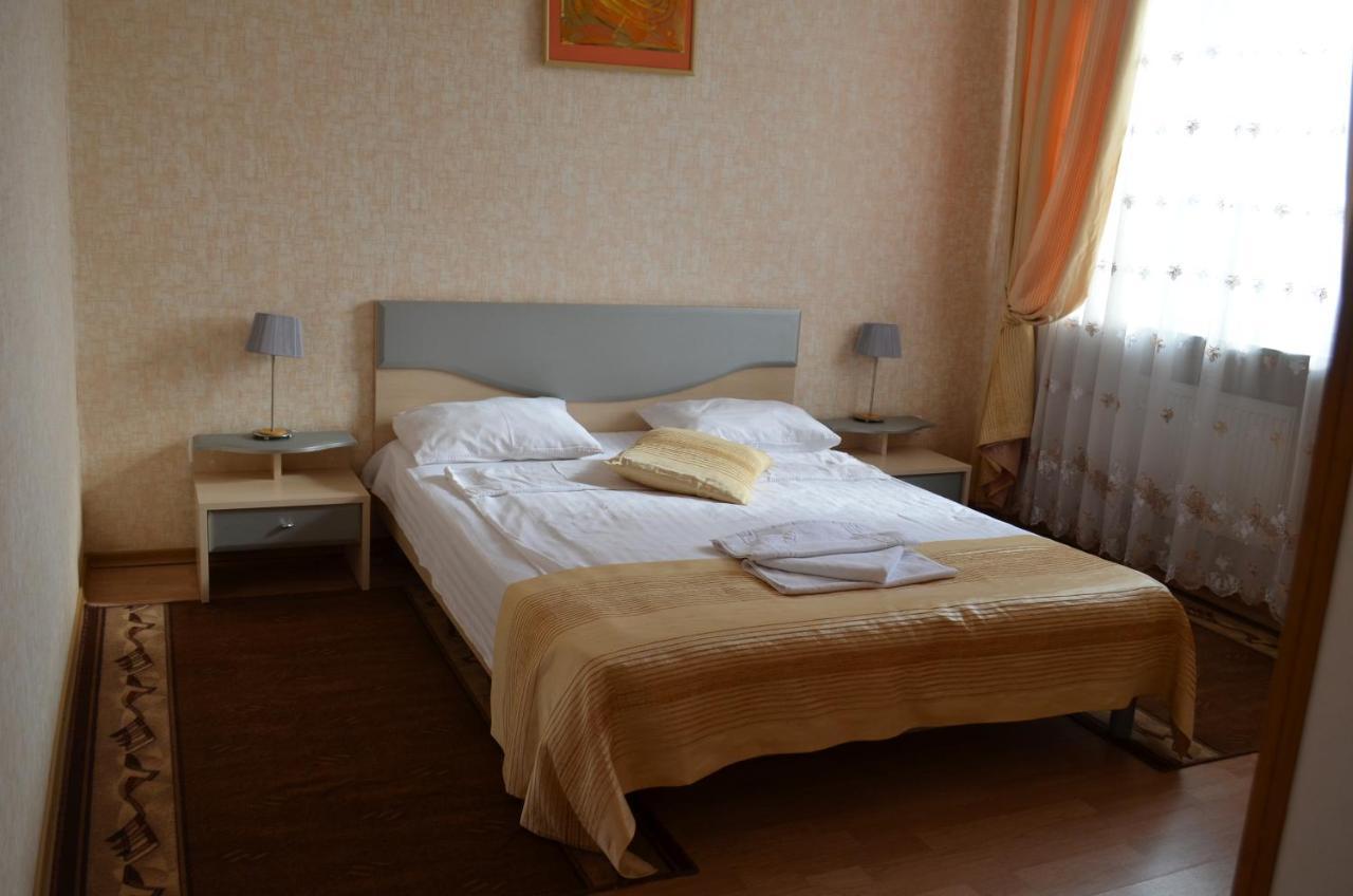 Gostiniy Dvor Hotel Vinnytsia Exterior photo