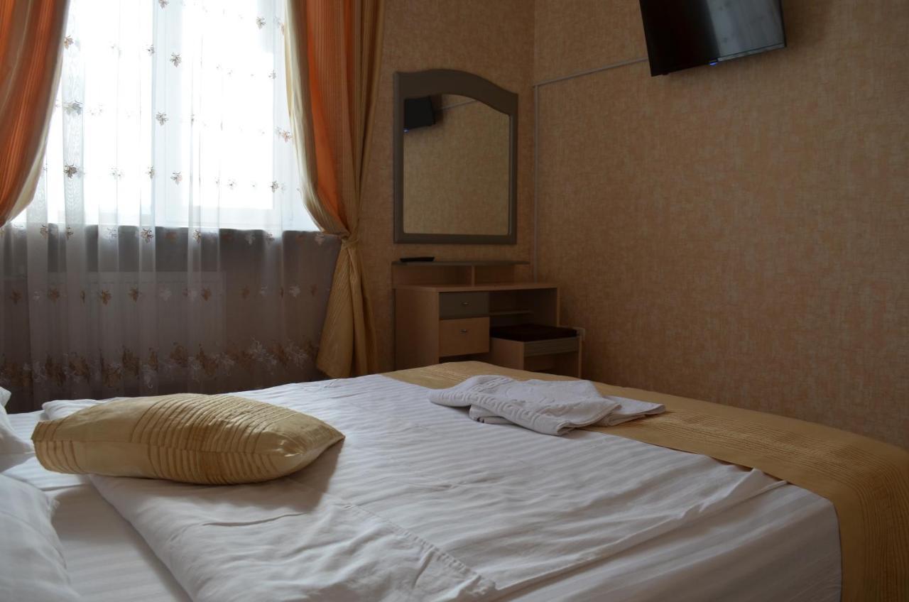 Gostiniy Dvor Hotel Vinnytsia Exterior photo