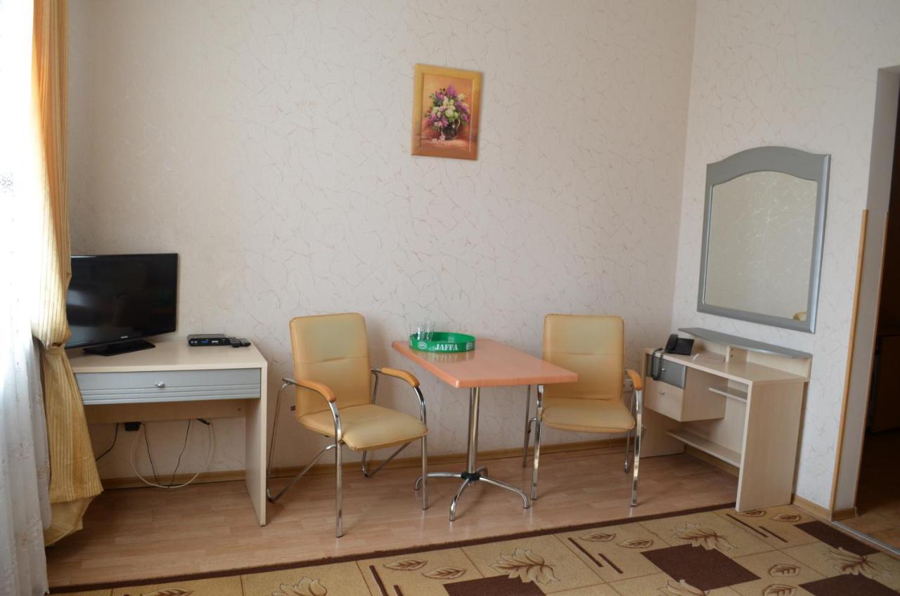 Gostiniy Dvor Hotel Vinnytsia Exterior photo
