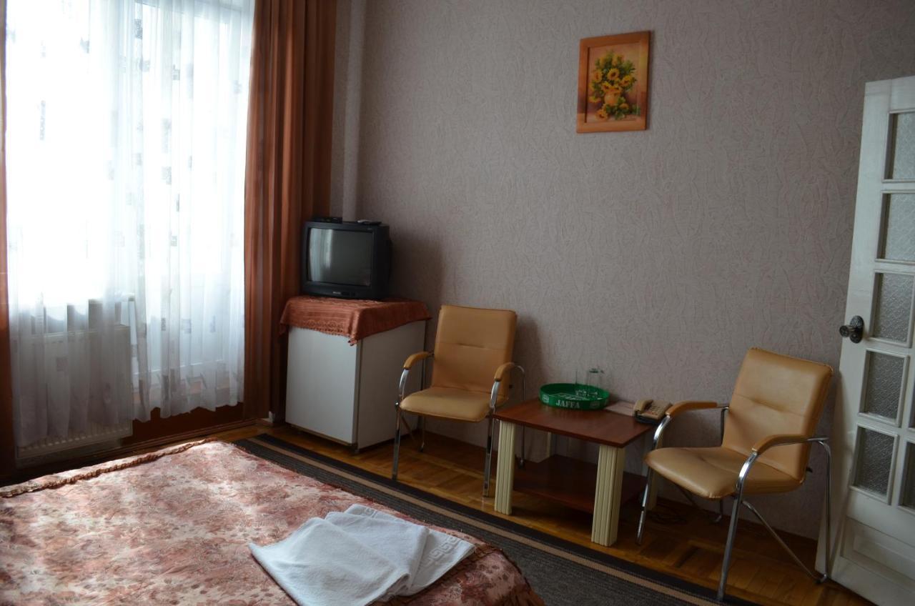 Gostiniy Dvor Hotel Vinnytsia Exterior photo